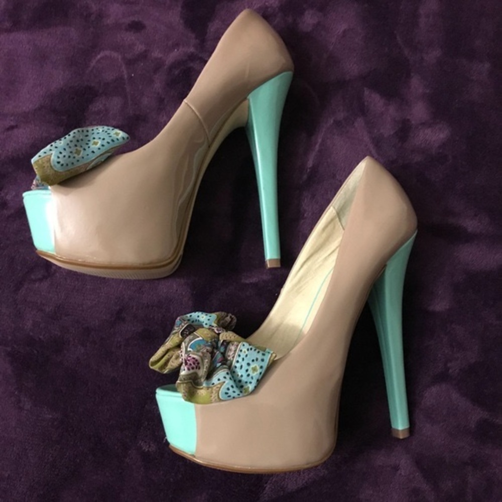Chinese Laundry Heels peep toe